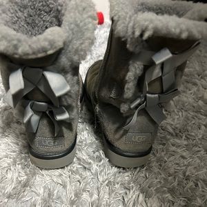 Ugg boots size 7 lightly used.
